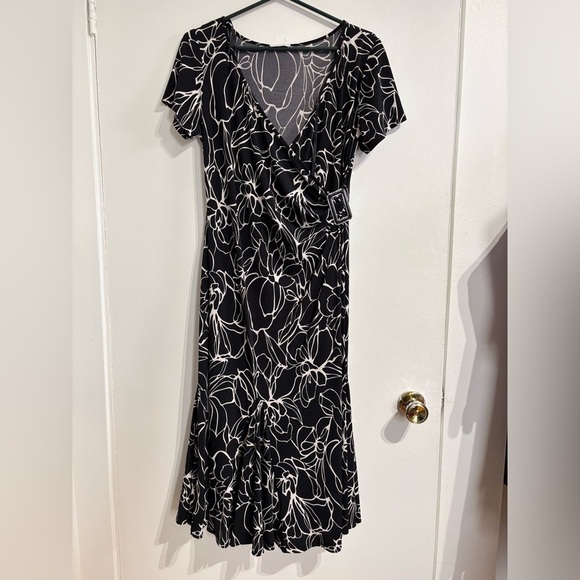 🎉4/30$🎉 Laura Black & White Faux Wrap Midi Dress 🖤 - Picture 1 of 3